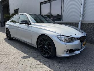 uszkodzony samochody osobowe BMW 3-serie 328i xDrive High Executive 2014/3