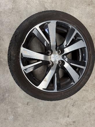 Peugeot 2008 1.2 PureTech GT-Line Automaat. picture 45