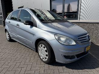 Unfallwagen Mercedes B-klasse 200 Automaat. 2008/1