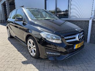 Schadeauto Mercedes B-klasse 180 Prestige 2015/1
