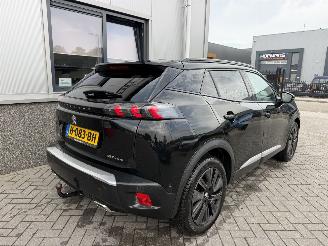 Peugeot 2008 1.2 PureTech GT-Line picture 3