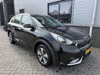 Vaurioauto  passenger cars Kia Niro 1.6 GDi Hybrid DynamicLine RG-495-G 2017/11