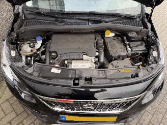 Peugeot 2008 1.2 PureTech Allure G-403-ST picture 22