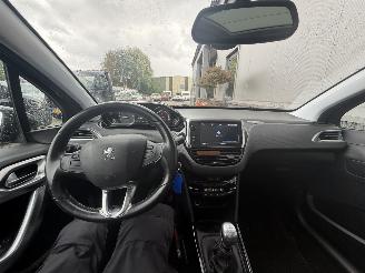 Peugeot 2008 1.2 PureTech Allure G-403-ST picture 35