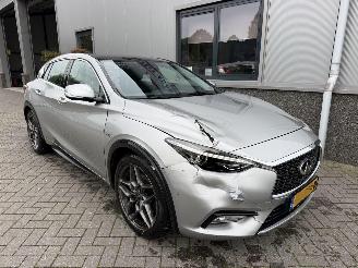 Vaurioauto  passenger cars Infiniti Q30 2.2d Premium Tech Automaat PH-899-H. 2016/4