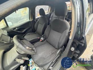 Peugeot 208 208 I (CA/CC/CK/CL), Hatchback, 2012 / 2019 1.2 12V e-THP PureTech 110 picture 20
