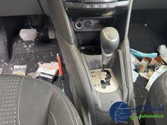 Peugeot 208 208 I (CA/CC/CK/CL), Hatchback, 2012 / 2019 1.2 12V e-THP PureTech 110 picture 19