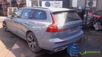 Salvage car Volvo V-60 V60 II (ZW), Combi, 2018 2.0 B4 16V Mild Hybrid Geartronic 2022/8