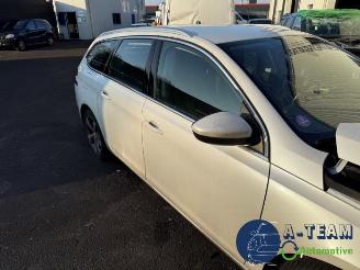 Peugeot 308 308 SW (L4/L9/LC/LJ/LR), Combi 5-drs, 2014 / 2021 1.2 12V e-THP PureTech 130 picture 10