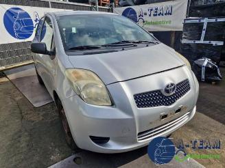 Toyota Yaris Yaris II (P9), Hatchback, 2005 / 2014 1.3 16V VVT-i picture 3