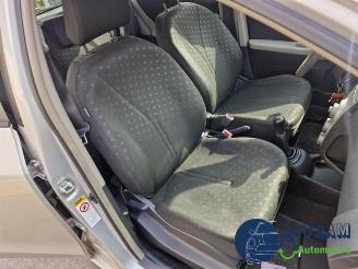 Toyota Yaris Yaris II (P9), Hatchback, 2005 / 2014 1.3 16V VVT-i picture 19