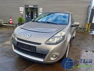 Vrakbiler auto Renault Clio Clio III (BR/CR), Hatchback, 2005 / 2014 1.2 16V 75 2011/8
