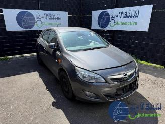 Vrakbiler auto Opel Astra Astra J (PC6/PD6/PE6/PF6), Hatchback 5-drs, 2009 / 2015 1.7 CDTi 16V 110 2011/5