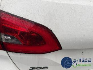 Peugeot 308 308 SW (L4/L9/LC/LJ/LR), Combi 5-drs, 2014 / 2021 1.2 12V e-THP PureTech 110 picture 29
