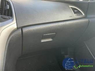 Opel Astra Astra J (PC6/PD6/PE6/PF6), Hatchback 5-drs, 2009 / 2015 1.4 Turbo 16V picture 28