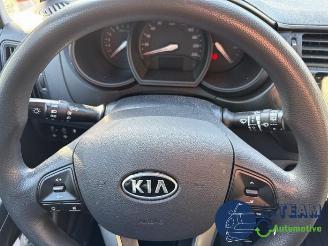 Kia Rio Rio III (UB), Hatchback, 2011 / 2017 1.2 CVVT 16V picture 16