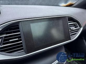 Peugeot 308 308 (L3/L8/LB/LH/LP), Hatchback 5-drs, 2013 / 2021 1.2 12V e-THP PureTech 130 picture 16