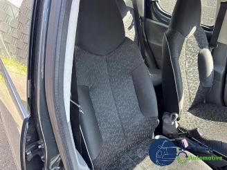 Peugeot 107 107, Hatchback, 2005 / 2014 1.0 12V picture 16