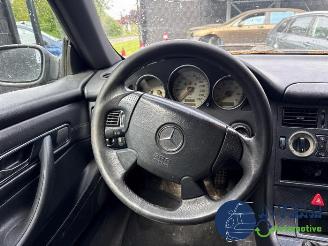 Mercedes SLK SLK (R170), Cabrio, 1996 / 2004 2.0 200 16V picture 26