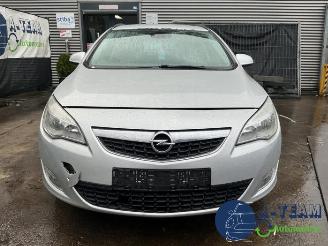 Opel Astra Astra J Sports Tourer (PD8/PE8/PF8), Combi, 2010 / 2015 1.4 16V ecoFLEX picture 2