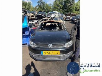 Coche siniestrado Volkswagen Polo Polo V (6R), Hatchback, 2009 / 2017 1.2 TSI 16V BlueMotion Technology 2015/9