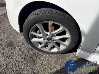 Mazda 5  picture 14
