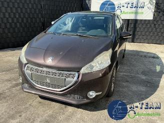 Vrakbiler auto Peugeot 208 208 I (CA/CC/CK/CL), Hatchback, 2012 / 2019 1.4 16V 2012/5