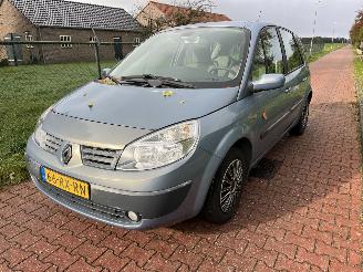 damaged passenger cars Renault Scenic 1.6 automaat 2005/7