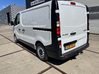 krockskadad bil auto Renault Trafic 2.0 dCi 120 T29 L1H1 Comfort 2021/1