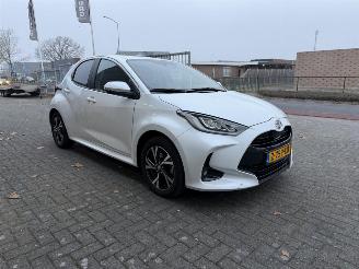 krockskadad bil auto Toyota Yaris 1.5 Hybrid 115 First Edition 2024/6
