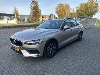 Damaged car Volvo V-60 2.0 B3 Essential Edition 2024/1