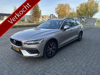 skadebil auto Volvo V-60 2.0 B3 Essential Edition 2024/1