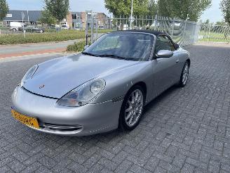 Vaurioauto  passenger cars Porsche 911 Cabrio 3.4 Carrera 2000/10