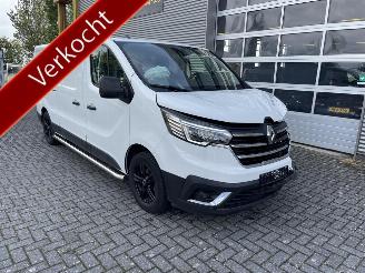 krockskadad bil bedrijf Renault Trafic 2.0 Blue dCi 150 EDC T30 L2H1 Extra 2024/6