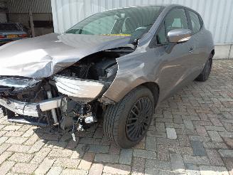 Voiture accidenté Renault Clio Clio IV (5R) Hatchback 5-drs 0.9 Energy TCE 90 12V (H4B-400(H4B-A4)) [=
66kW]  (11-2012/...) 2014/7