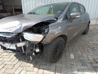 krockskadad bil auto Renault Clio Clio IV (5R) Hatchback 5-drs 0.9 Energy TCE 90 12V (H4B-400(H4B-A4)) [=
66kW]  (11-2012/...) 2014/7