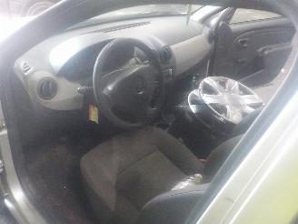 Dacia Sandero Sandero Hatchback 1.2 16V (D4F-732) [55kW]  (11-2008/...) picture 5