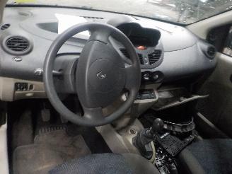 Renault Twingo Twingo II (CN) Hatchback 3-drs 1.2 (D7F-800(Euro 4)) [43kW]  (03-2007/=
09-2014) picture 5