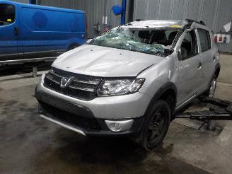 Démontage voiture Dacia Sandero Sandero II Hatchback 0.9 TCE 12V (H4B-400(H4B-A4)) [66kW]  (10-2012/..=
=2E) 2013/6