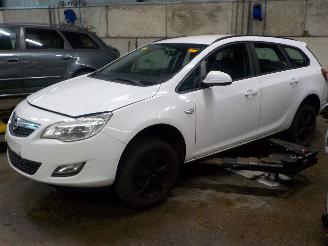 Opel Astra Astra J Sports Tourer (PD8/PE8/PF8) Combi 1.4 16V ecoFLEX (A14XER(Euro=
 5)) [74kW]  (10-2010/10-2015) picture 1