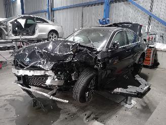 Coche siniestrado BMW 3-serie 3 serie (G20) Sedan 330e 2.0 TwinPower Turbo 16V (GC1) [215kW]  (07-20=
19/...) 2019