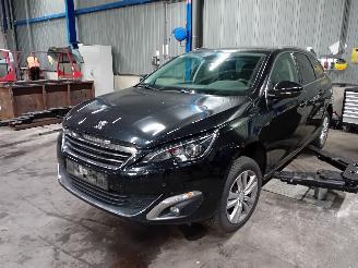 rozbiórka samochody osobowe Peugeot 308 308 SW (L4/L9/LC/LJ/LR) Combi 5-drs 1.6 BlueHDi 120 (DV6FC(BHZ)) [88kW=
]  (03-2014/12-2021) 2015