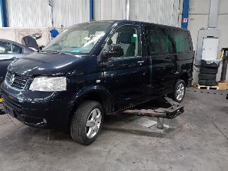 Vrakbiler auto Volkswagen Multivan Multivan T5 (7E/7HC/7HF/7HM) MPV 2.5 TDi (BNZ) [96kW]  (04-2003/11-200=
9) 2007/6
