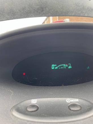Toyota Yaris Yaris (P1) Hatchback 1.3 16V VVT-i (2SZFE) [64kW]  (04-2002/09-2005) picture 2