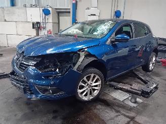 Vrakbiler auto Renault Mégane Megane IV (RFBB) Hatchback 5-drs 1.2 Energy TCE 130 (H5F-408(H5F-F4)) =
[97kW]  (11-2015/...) 2016/5
