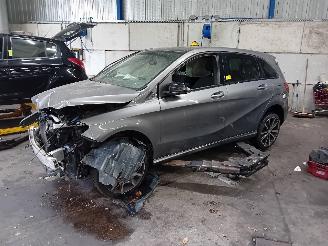 Uttjänta bilar auto Mercedes B-klasse B (W246) Hatchback 1.6 B-200 BlueEFFICIENCY Turbo 16V (M270.910) [115k=
W]  (11-2011/12-2018) 2015/7