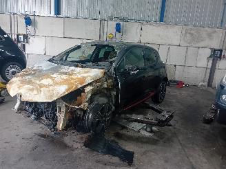 Salvage car Renault Clio Clio IV (5R) Hatchback 5-drs 0.9 Energy TCE 90 12V (H4B-400(H4B-A4)) [=
66kW]  (11-2012/08-2021) 2013