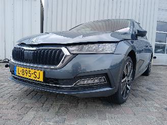 krockskadad bil auto Skoda Octavia Octavia Combi (NXAC) Combi 5-drs iV 1.4 TSI RS 16V (DGEA) [180kW]  (06=
-2020/...) 2021/7