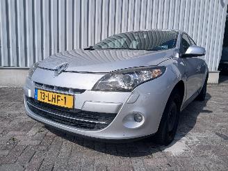 krockskadad bil auto Renault Mégane Megane III Berline (BZ) Hatchback 5-drs 1.4 16V TCe 130 (H4J-700(H4J-A=
7)) [96kW]  (04-2009/02-2016) 2010/4