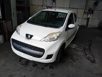 Uttjänta bilar auto Peugeot 107 107 Hatchback 1.0 12V (384F(1KR)) [50kW]  (06-2005/05-2014) 2010/9